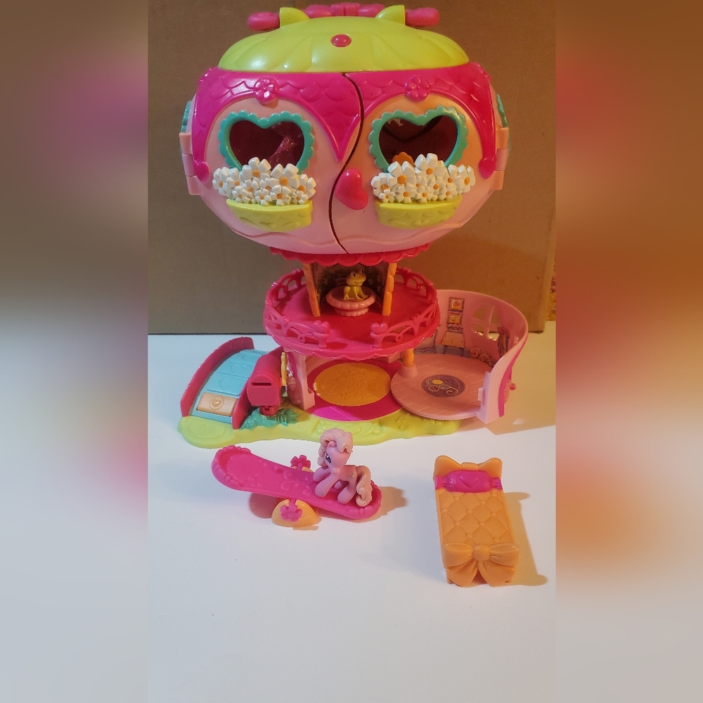 2006 My Little Pony Pinkie Pie's Balloon House w/original pony & accessory Light